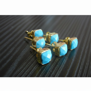 Boucles d'oreilles clous en argent sterling 925 plaqué or et turquoise pour fiançailles, anniversaires, mariages et fêtes - Product Image 1