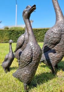 รูปปั้นเป็ดสีบรอนซ์กลางแจ้งรูปปั้นเป็ดโลหะหล่อด้วยมือรูปปั้นของครอบครัวเป็ดโลหะขนาดใหญ่สำหรับตกแต่งสวน - Product Image 5