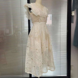 Spot Goods <span class=keywords><strong>2022</strong></span> diseñador vietnamita estilo Hada industria pesada vestido blanco temperamental minoría encaje hueco AMY - Product Image 5