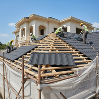 Tuile de toiture métallique moderne en Galvalume revêtue de pierre – Toiture durable, imperméable et anticorrosion pour projets d'appartements, d'hôtels et de parcs
