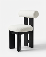 Chaise de salle à manger design moderne en tissu bouclé blanc Teddy, dossier cylindrique, structure en bois massif noir, pour extérieur et salon