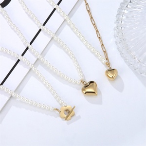 Collier en acier inoxydable plaqué or 18 carats avec fermoir OT tendance, motif fleur et perles - Product Image 5
