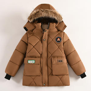 Vente en gros de manteaux d'hiver pour garçons, rembourrés, à capuche épaisse, avec garniture en fausse fourrure, logo sportif, coupe-vent, <span class=keywords><strong>parka</strong></span> à 2 poches, veste sur mesure - Product Image 1