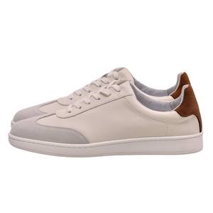 Chaussures décontractées de style marche en cuir véritable et daim, texture bicolore, matériaux mixtes de qualité supérieure - Product Image 1