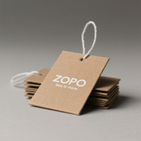 Étiquettes suspendues personnalisées en papier kraft écologique de haute qualité avec corde en chanvre, sérigraphiées, plusieurs finitions pour jeans, sacs, chaussures
