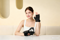 Gant robotisé de rééducation de la main : Contrôle indépendant des doigts et entraînement par miroir, vitesse réglable, force accrue, récupération post-AVC, usage domestique