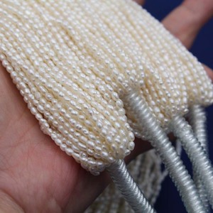 Perles d'eau douce naturelles cultivées en gros, petites perles en forme de riz de 2-3 mm, perles en vrac pour le bricolage, provenant directement des fabricants - Product Image 4