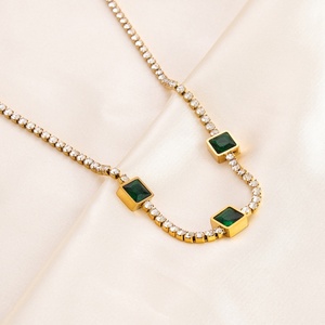 สร้อยคอสแตนเลสกันน้ำชุบทอง 18K รูปทรงสี่เหลี่ยม ดีไซน์สวยหรู สั่งซื้อขั้นต่ำ 10 ชิ้น - Product Image 4