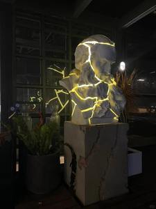 Robot Cyberpunk en fibre de verre avec lueur de tête LED violette et bandes de bras bleues Barre virale Spot photo - Product Image 5