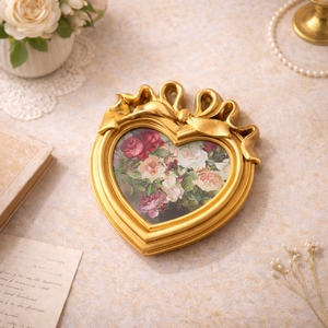<span class=keywords><strong>Cornice</strong></span> Fotografica in Poliresina <span class=keywords><strong>Dorata</strong></span> Stile Barocco Personalizzata, Decorazione da Tavolo o Parete con Intagli Floreali Ornamentali, Logo Personalizzato OEM, Regalo di Lusso per Matrimoni e Casa - Product Image 4