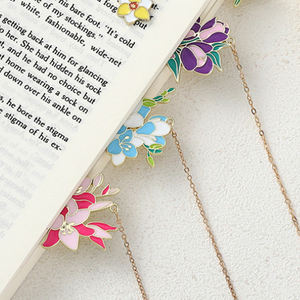 Segnalibro in Metallo Creativo a Forma di Fiore, Stile Cinese, con Nappa Pendente, Regalo per Studenti, Accessorio Scolastico in Ottone - Product Image 3