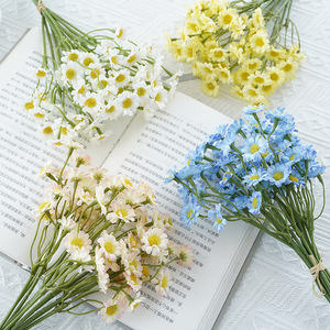 Bouquet de 6 marguerites artificielles en soie, fleurs faites à la main, décoration intérieure, accessoires de mariage, photographie en extérieur - Product Image 1