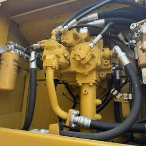 Excavatrice 349D L de 49 tonnes avec pompe à engrenages et moteur de 257 kW pour projets agricoles à grande échelle et réaménagement des déserts dans la zone sahélienne - Product Image 5