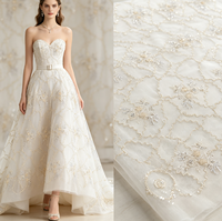 Tissu en mousseline Yoryu A076 avec motif quadrillé ondulé et broderie florale de perles et de sequins pour robes de mariée et de demoiselles d'honneur légères