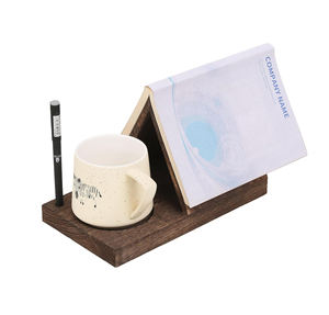 Marque-page triangulaire en bois avec porte-gobelet - Repose-livre multi-angles et support de recettes pour tables de chevet et comptoirs de cuisine (marron) - Product Image 1