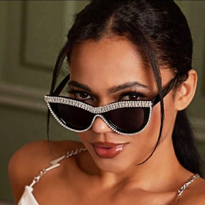 Lustro occhiali da sole Bling Cat Eye per le donne di lusso tonalità Decorative costumi per feste occhiali da sole all'ingrosso - Product Image 2