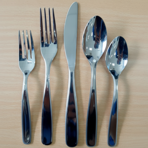 Ensemble de couverts en acier inoxydable martelé élégant et lourd, gravé, vaisselle pour les fêtes et les mariages - Product Image 1