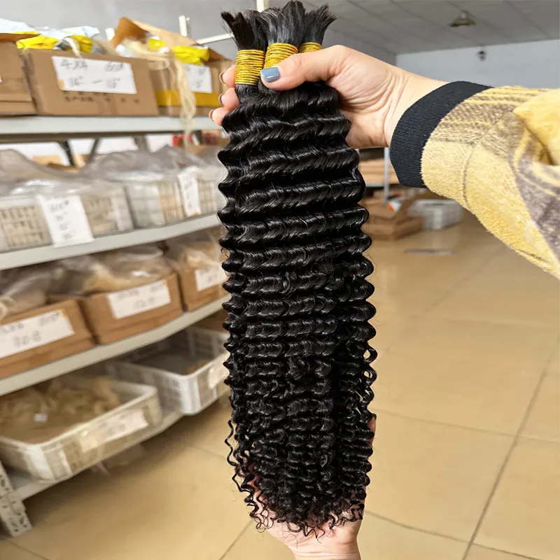 Vente en gros de cheveux indiens bruts sans trame profonde bouclée 100 cheveux humains en vrac pour le tressage