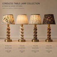 Lampe de table rechargeable sans fil à alimentation CC, design simple et haut de gamme, avec corps en corde torsadée et abat-jour en rotin, idéale pour la décoration d'hôtels de charme et de maisons.