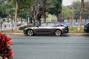 Vinilo Adhesivo para Coche PET que Cambia de Color, Gris Oscuro, 1.52x15m, 7.5mil, Alto Brillo, con Liberación de Aire, Autoregenerable, Antiarañazos, Venta al por Mayor - Product Image 4