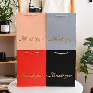 Bolsas de papel Kraft blancas elegantes con impresión personalizada para bodas, asas de embalaje de papel de aluminio caliente para regalos, compras personalizadas con su propio logotipo - Product Image 1