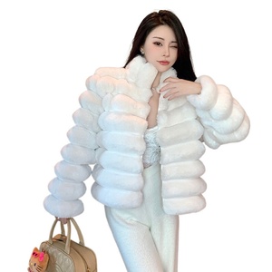 Cappotto Corto Slim in <span class=keywords><strong>Pelliccia</strong></span> Sintetica da Donna, Modello Rich Girl, Inverno 2026, Eco-Friendly, Imitazione Zibellino e <span class=keywords><strong>Pelliccia</strong></span> di Coniglio. Maglione a collo alto in <span class=keywords><strong>pelliccia</strong></span> spessa. Elegante - Product Image 5
