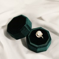 Nouveau design de boîte ronde en velours à couvercle personnalisé emballage simple double boucle d'oreille octogonale en velours boîte d'anneaux en zircon