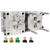 Petites briques de jouets, pièces miniatures, moule 4 couleurs, impression par tampon, moulage par injection plastique pour casques de guerres spatiales