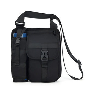 Bolso de hombro para hombre de 13 pulgadas, ligero, para viajes al aire libre, con bolsillo para botella de agua, color sólido - Product Image 3