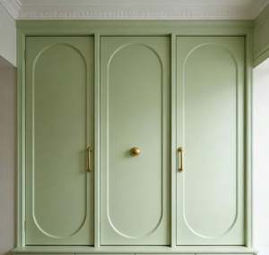 Sistema de Armario Vestidor de Lujo 2026 en Verde Pastel, con Iluminación LED, Herrajes de Latón y Detalles Franceses para Almacenamiento en el Dormitorio - Product Image 4