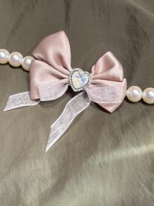 قلادة أنيقة وحلوة على شكل فيونكة لؤلؤية للقطط والكلاب بأسلوب الأميرات - Product Image 5