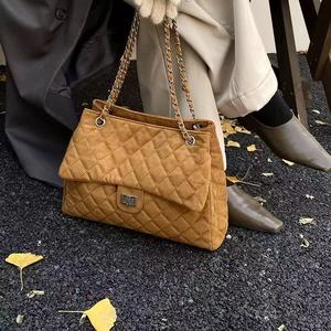 Bolso de Hombro de Moda para Mujer, Otoño Invierno, Nuevo, Premium, PU, Gran Capacidad, Elegante, Versátil, con Cadena, para Uso Diario - Product Image 5