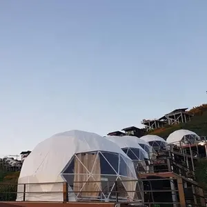 Made In China 38.4 metri quadrati tenda da campeggio di lusso colorata con Design a cupola tenda da campeggio di lusso all'aperto