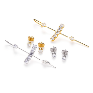Orecchini a clip con 5 fori e cristalli in acciaio color oro e argento - Product Image 1