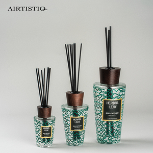 Diffuseur d'huiles essentielles désodorisant en gros Bouteille en verre conique 425ml diffuseur d'arôme roseau avec couvercle en bois - Product Image 1