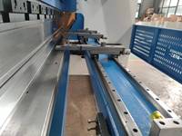 Presse plieuse semi-automatique CNC 4+1 axes à prix d'usine, électro-hydraulique, servo, avec pompe moteur haute productivité DA53T