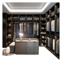 Système de dressing moderne de luxe Balom en bois foncé avec éclairage LED, armoire convertible personnalisable pour salle de sport et chambre à coucher