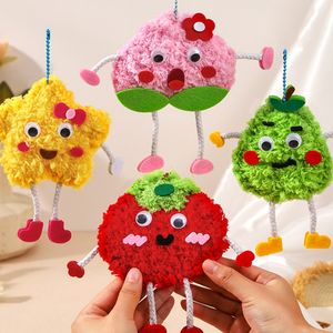 Pendentif DIY à <span class=keywords><strong>coudre</strong></span> en forme de fruits pour enfants, en tissu non tissé, cadeau pour enfants, jouet d'artisanat de maternelle pour améliorer la coordination œil-main - Product Image 1