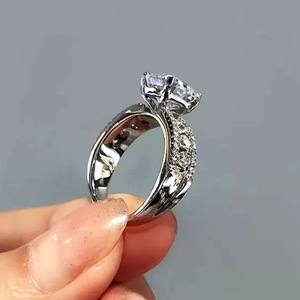 Anello nuziale scintillante da donna, elegante gioiello da sposa alla moda - Product Image 3