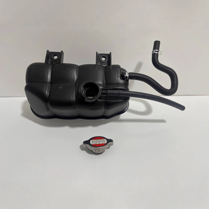 Réservoir d'expansion d'eau auxiliaire en PP 21710-1LA1A pour Nissan Infinity Patrol avec couvercle et tube - Product Image 2