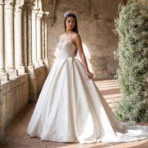 Robe de mariée de luxe Nt161 ivoire, bustier en dentelle, jupe plissée drapée en satin brillant, Jancember - Product Image 1