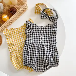 Venda por atacado xadrez 0-2 anos criança meninas jumper com tira de cabelo livre, mangas de flutter bebê recém-nascido macacão meninas onesie