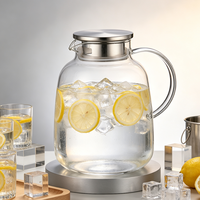 Carafe à boisson en verre transparent minimaliste avec couvercle métallique hermétique et poignée confortable – Récipient de service pour boissons fraîches en cuisine