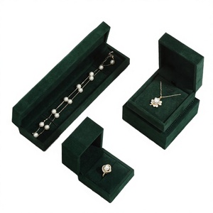 Boîte à bijoux en velours vert forêt de luxe, élégante boîte cadeau à rabat en daim pour bague de fiançailles, collier de mariage et bijoux fins - Product Image 2