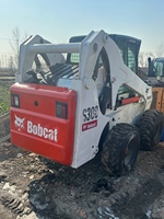Offre Spéciale : Chargeuse compacte d'occasion Bobcat S300, Chargeuse polyvalente, Chargeuse sur pneus Cat, Machine d'usine, Faible nombre d'heures de fonctionnement