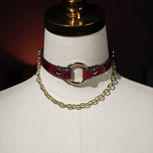 SM Niche Collier BDSM en PU à motif peau de serpent 5 couleurs, avec anneau et chaîne, réglable, étanche, ensemble de bondage pour adultes - Product Image 1