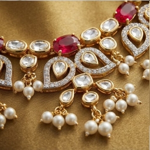 Juego de Collar de Plata 925 de Lujo para Mujer con Piedras Rojas, Perlas Blancas y Trabajo Kundan, Joyería Nupcial India Tradicional con Aretes - Product Image 4
