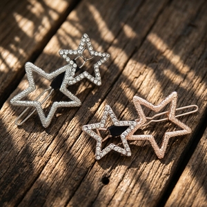 Vente en gros Accessoires de <span class=keywords><strong>cheveux</strong></span> pour femmes Pinces à <span class=keywords><strong>cheveux</strong></span> pentagramme scintillantes Épingles à <span class=keywords><strong>cheveux</strong></span> géométriques Barrettes pour filles - Product Image 2