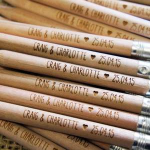 Recuerdos de Boda para Invitados al por Mayor - Lápices Personalizados con Nombre Grabado y Borrador, Recuerdos para Despedida de Soltera - Product Image 2