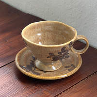 Tasse et soucoupe en céramique avec finition vieillie au four, tasse à café en grès de niche pour la maison ou le café, idéale pour le latte art